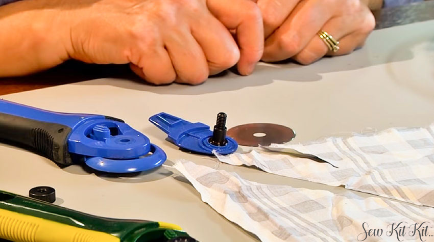 Read more about the article How to Sharpen Rotary Cutter Blades [Guide]