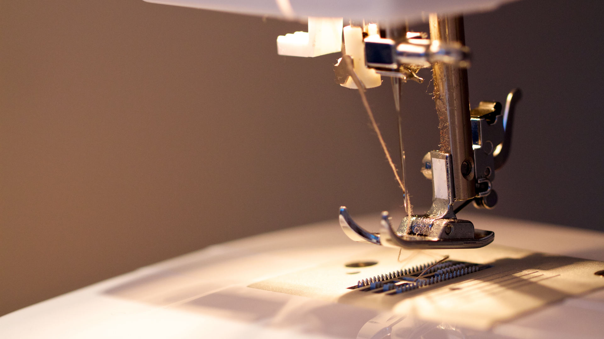 Read more about the article 10 Reasons Your Sewing Machine Thread Keeps Breaking – And How to Fix Them!