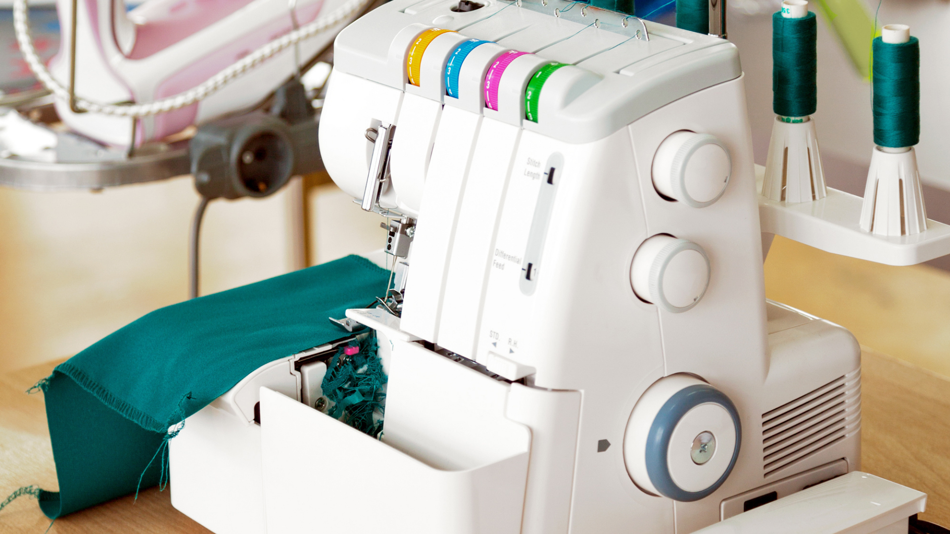 Read more about the article 4 BEST Serger Sewing Machines in 2023