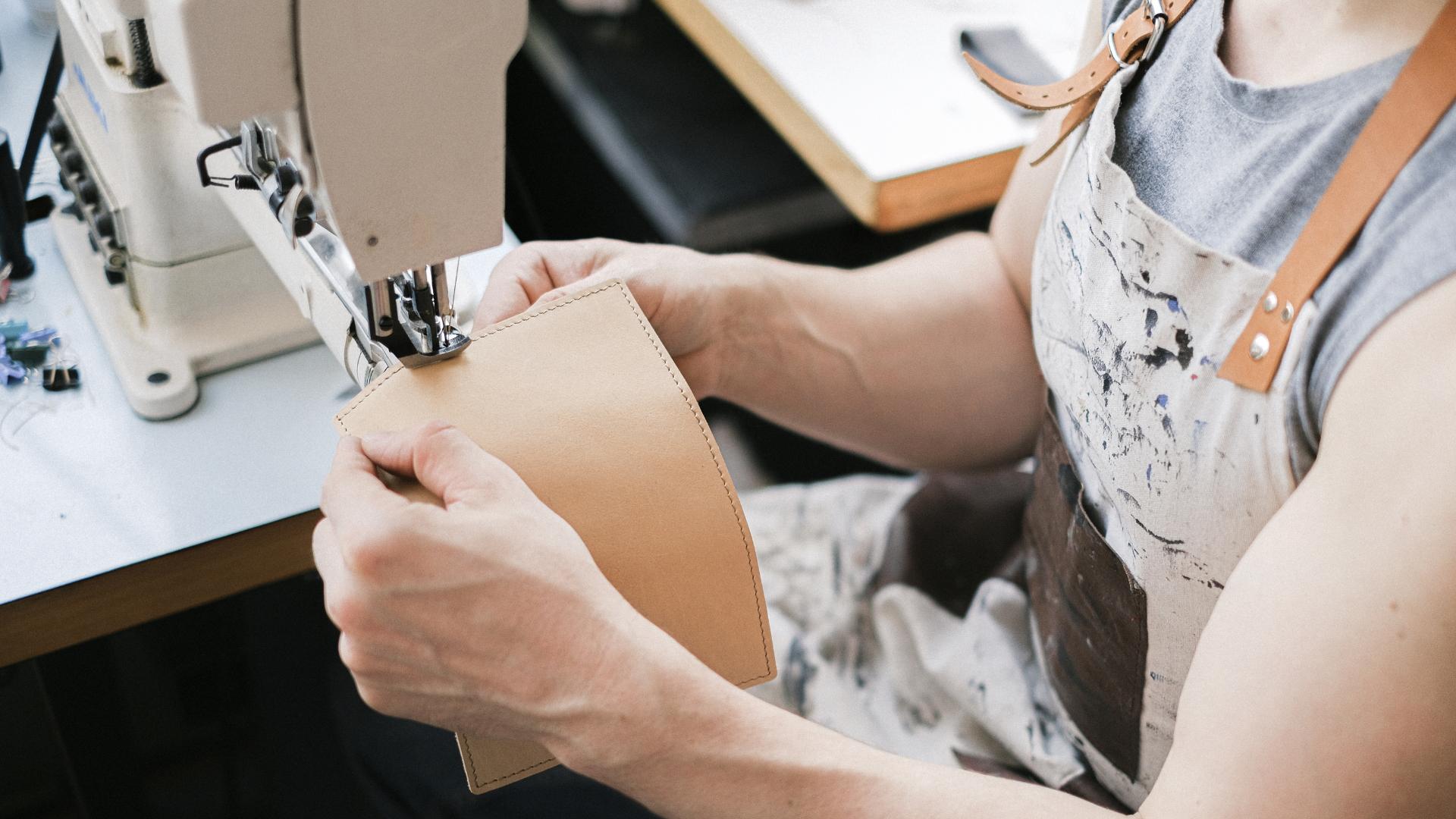 Read more about the article What is a Free-Arm Sewing Machine?