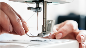 Read more about the article How To Thread A Sewing Machine Needle Easily [2022]