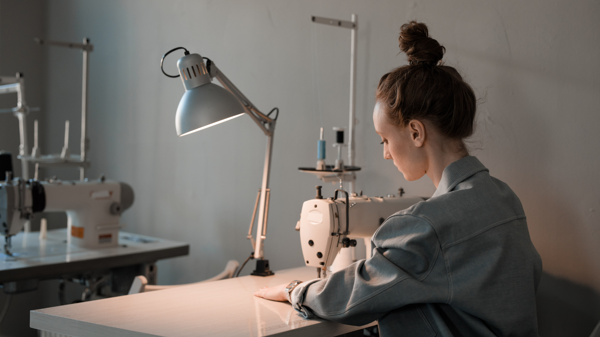 Read more about the article 5 BEST Lamps For Sewing in 2023